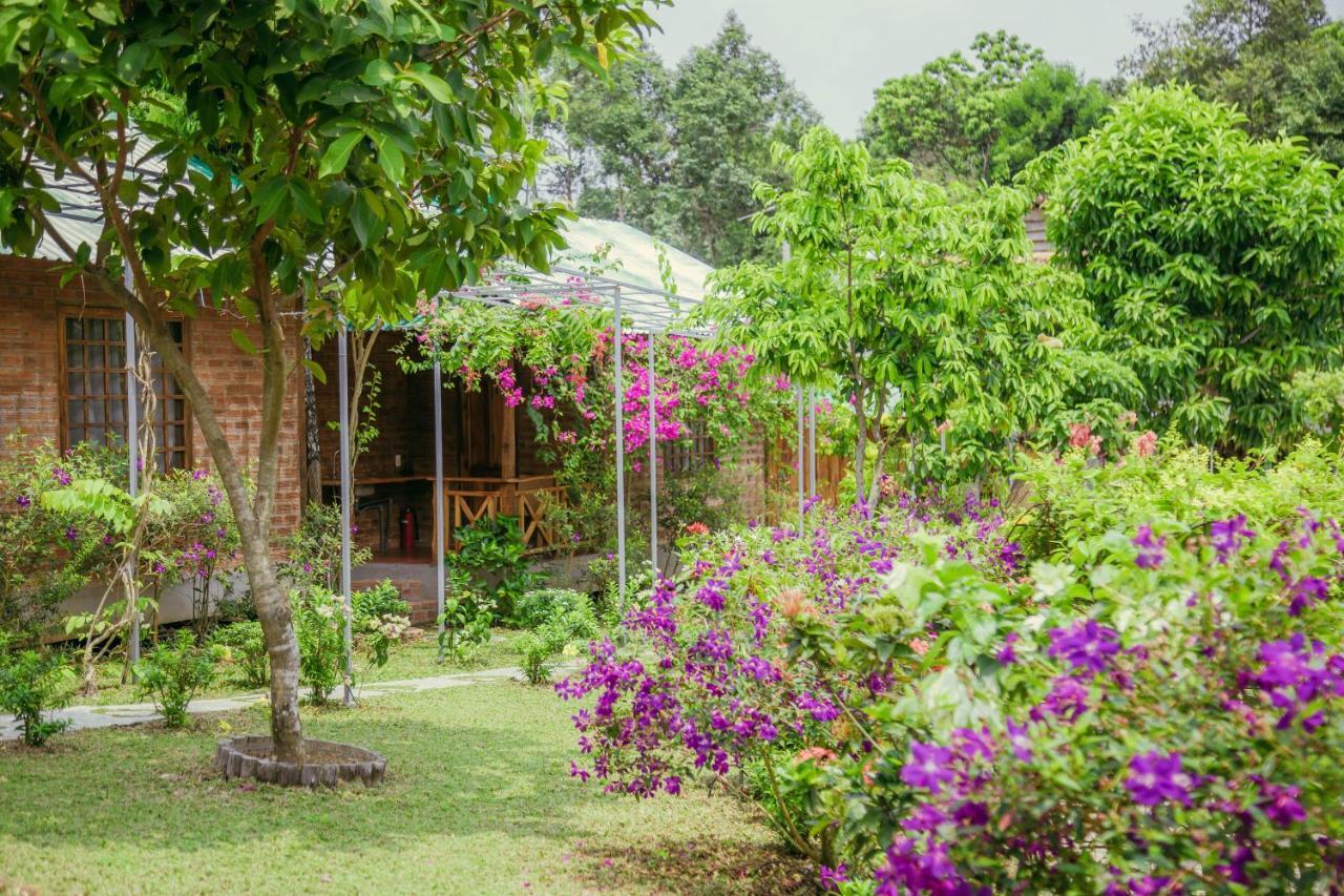 Phu Quoc Valley Sen Bungalow Luaran gambar